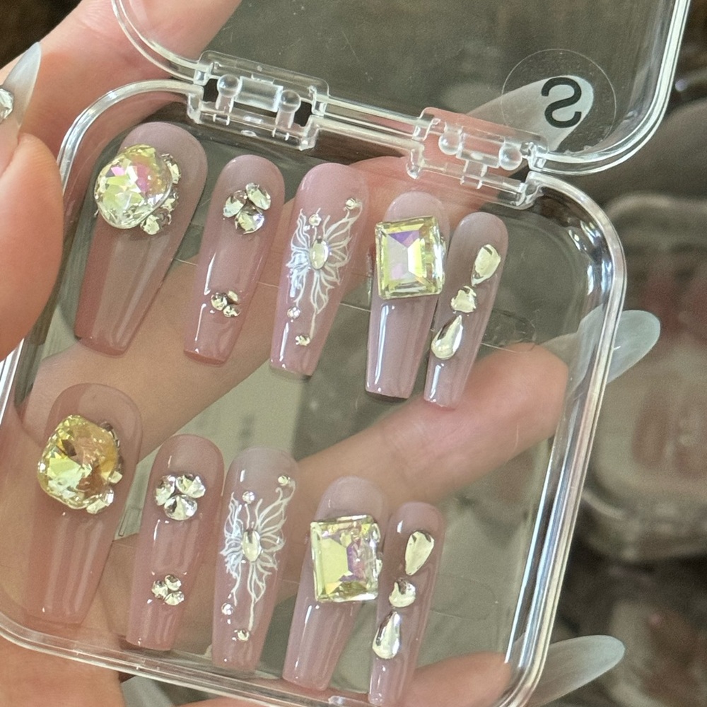 New- handmade press on nail.